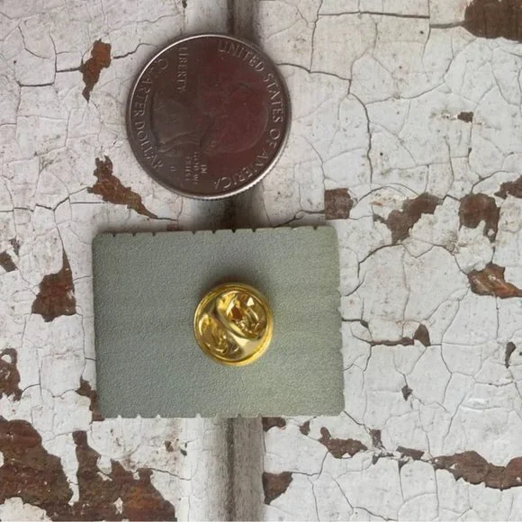 Brand new Dr. Who Tardis starry night enamel pin - Picture 3 of 3